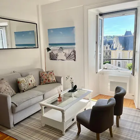 En Face De L'hotel Normandy - Dernier Etage