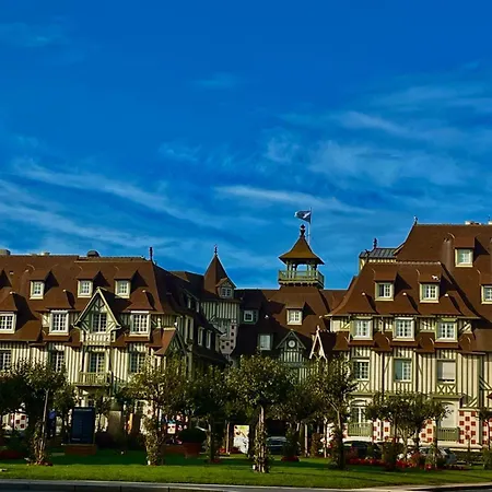 En Face De L'hotel Normandy - Dernier Etage, 4 Couchages Lägenhet *