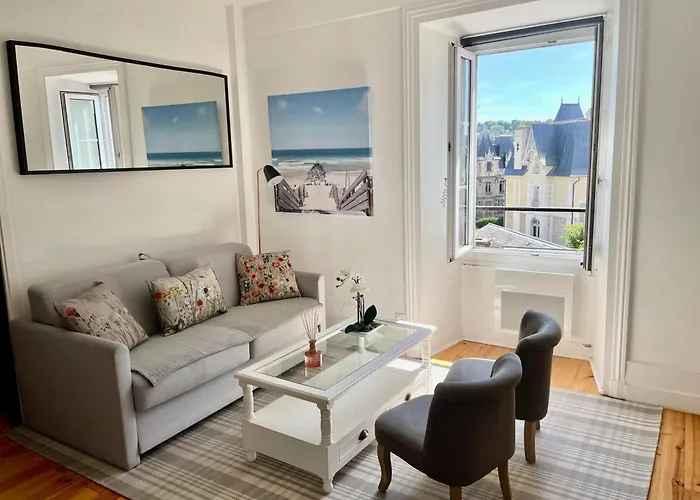 En Face De L'hotel Normandy - Dernier Etage