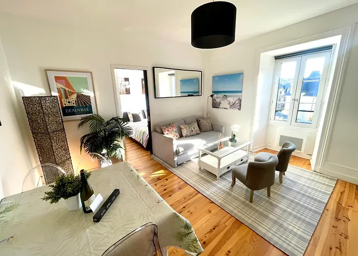 En Face De L'hotel Normandy - Dernier Etage